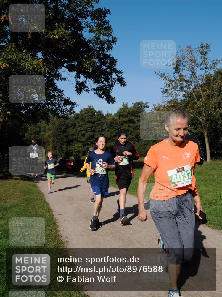 28.09.2025 - 33. Volkslauf durch das schöne Alstertal Fabian Wolf http://msf.ph/oto/8976588 28.09.2025 10:40:19 Laufen 4079, 080, 4032 meine-sportfotos.de