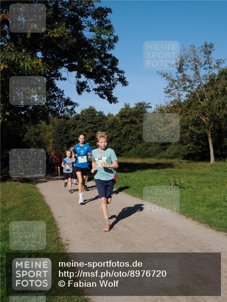 28.09.2025 - 33. Volkslauf durch das schöne Alstertal Fabian Wolf http://msf.ph/oto/8976720 28.09.2025 10:40:39 Laufen 4054, 40 meine-sportfotos.de