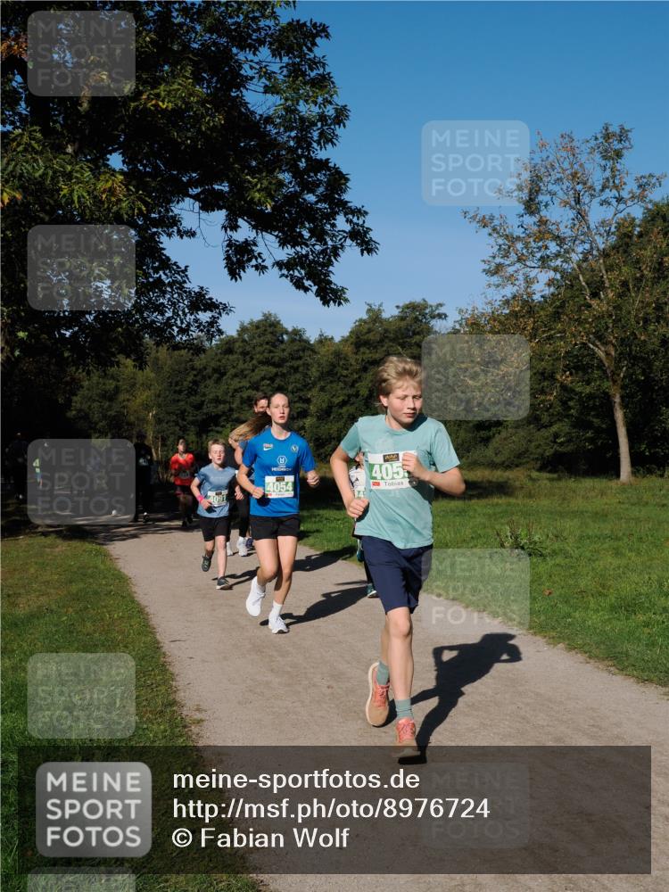 28.09.2025 - 33. Volkslauf durch das schöne Alstertal Fabian Wolf http://msf.ph/oto/8976724 28.09.2025 10:40:39 Laufen 4091, 4054, 405 meine-sportfotos.de