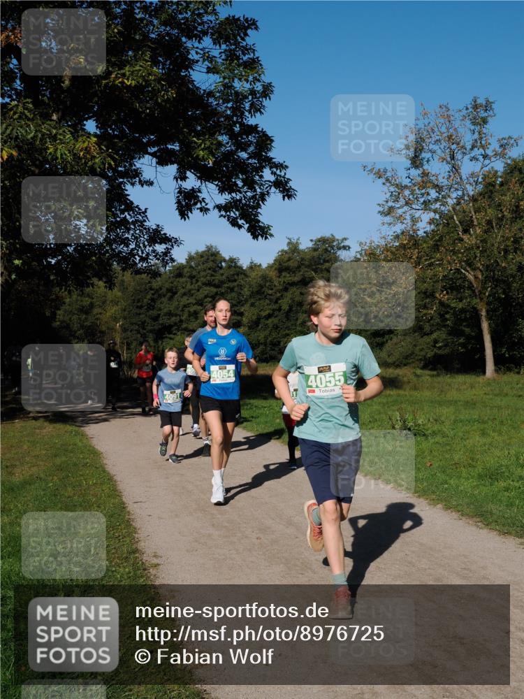 28.09.2025 - 33. Volkslauf durch das schöne Alstertal Fabian Wolf http://msf.ph/oto/8976725 28.09.2025 10:40:40 Laufen 4091, 4054, 4055 meine-sportfotos.de