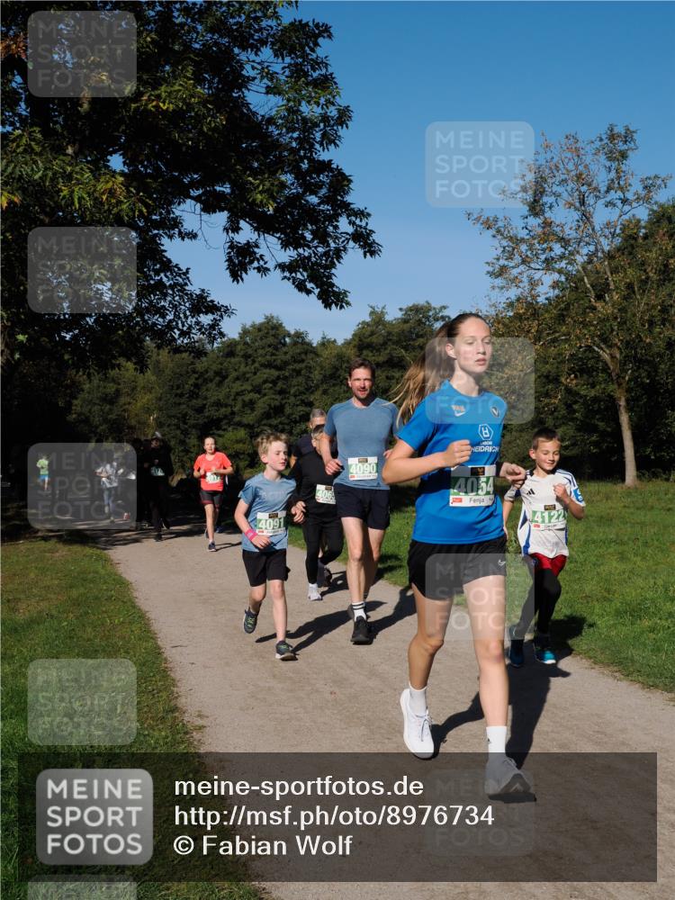 28.09.2025 - 33. Volkslauf durch das schöne Alstertal Fabian Wolf http://msf.ph/oto/8976734 28.09.2025 10:40:41 Laufen 4090, 4054, 4122 meine-sportfotos.de
