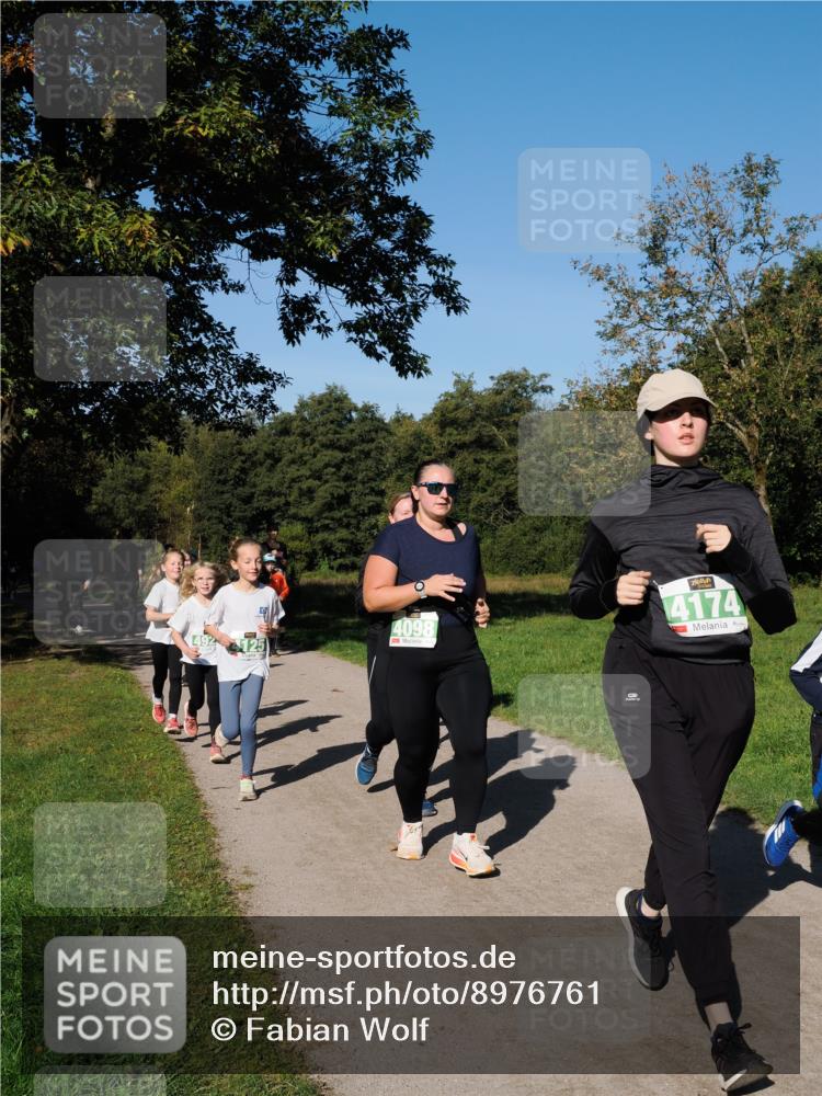 28.09.2025 - 33. Volkslauf durch das schöne Alstertal Fabian Wolf http://msf.ph/oto/8976761 28.09.2025 10:40:46 Laufen 4098, 4174 meine-sportfotos.de