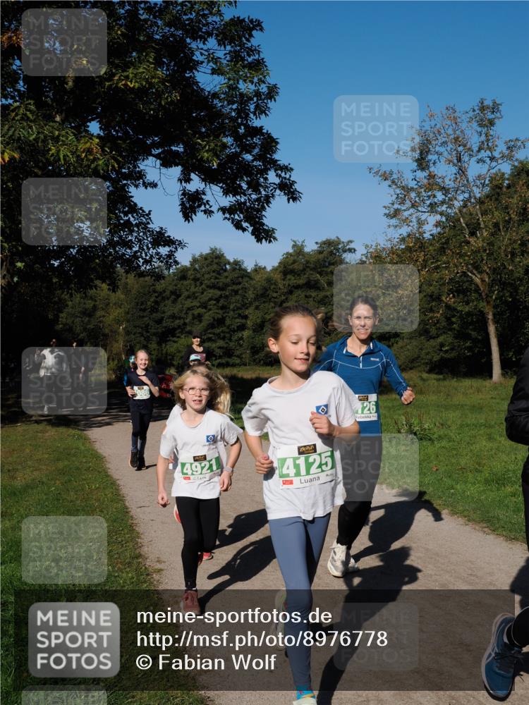 28.09.2025 - 33. Volkslauf durch das schöne Alstertal Fabian Wolf http://msf.ph/oto/8976778 28.09.2025 10:40:47 Laufen 086, 4921, 4125, 26 meine-sportfotos.de