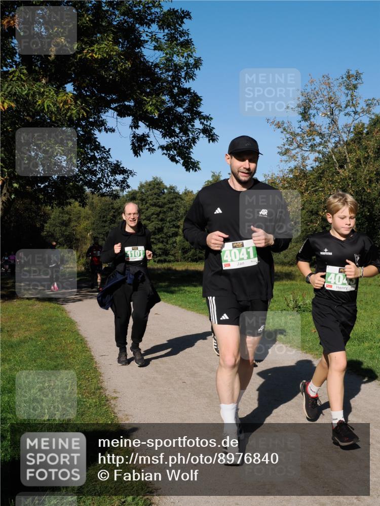 28.09.2025 - 33. Volkslauf durch das schöne Alstertal Fabian Wolf http://msf.ph/oto/8976840 28.09.2025 10:41:04 Laufen 4101, 4041, 4045, 1 meine-sportfotos.de
