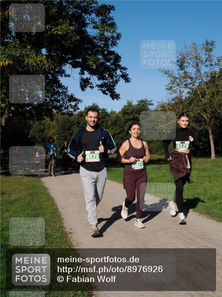 28.09.2025 - 33. Volkslauf durch das schöne Alstertal Fabian Wolf http://msf.ph/oto/8976926 28.09.2025 10:41:35 Laufen 4178, 070, 4179 meine-sportfotos.de