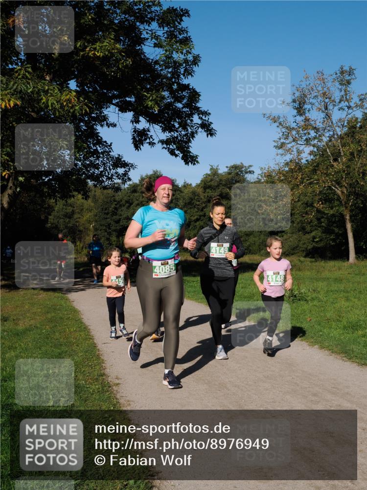 28.09.2025 - 33. Volkslauf durch das schöne Alstertal Fabian Wolf http://msf.ph/oto/8976949 28.09.2025 10:41:40 Laufen 4085, 4149, 4148 meine-sportfotos.de