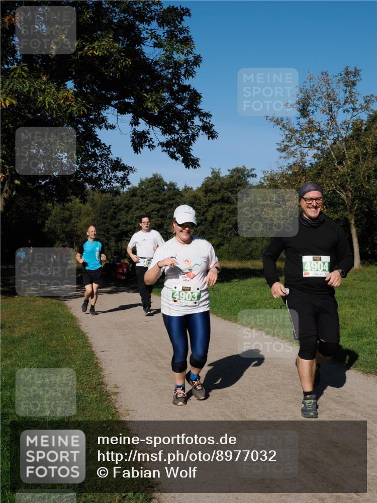 28.09.2025 - 33. Volkslauf durch das schöne Alstertal Fabian Wolf http://msf.ph/oto/8977032 28.09.2025 10:42:02 Laufen 4903, 4904 meine-sportfotos.de