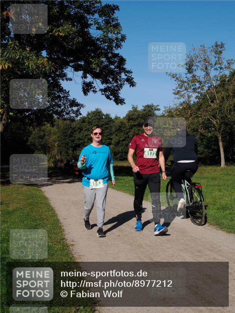 28.09.2025 - 33. Volkslauf durch das schöne Alstertal Fabian Wolf http://msf.ph/oto/8977212 28.09.2025 10:43:21 Laufen 4143, 4172 meine-sportfotos.de