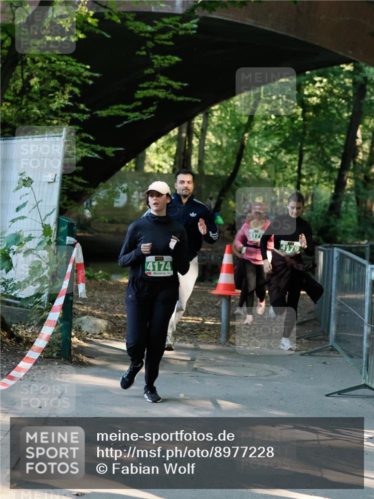 28.09.2025 - 33. Volkslauf durch das schöne Alstertal Fabian Wolf http://msf.ph/oto/8977228 28.09.2025 11:01:02 Laufen 4174, 4171 meine-sportfotos.de