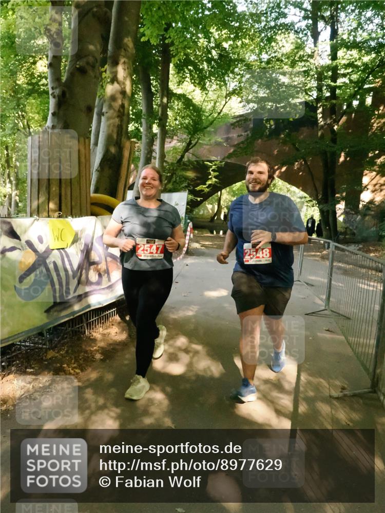 28.09.2025 - 33. Volkslauf durch das schöne Alstertal Fabian Wolf http://msf.ph/oto/8977629 28.09.2025 13:05:57 Laufen 2547, 2548, 3 meine-sportfotos.de