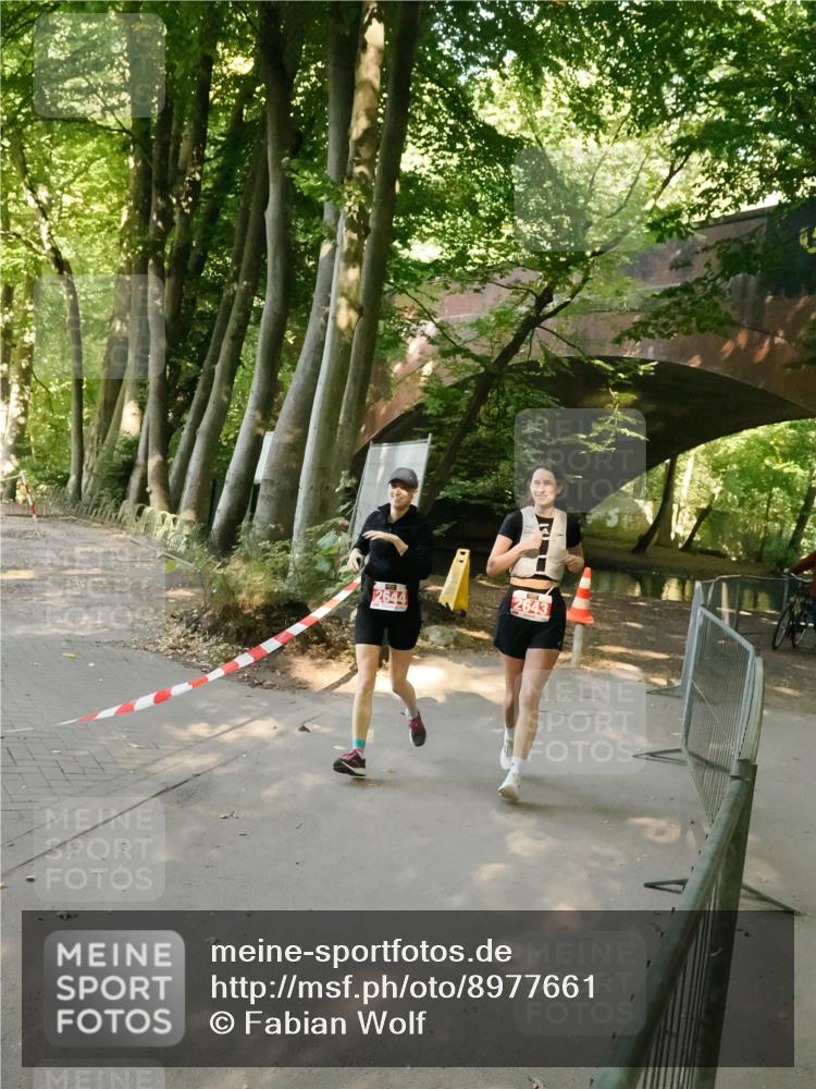 28.09.2025 - 33. Volkslauf durch das schöne Alstertal Fabian Wolf http://msf.ph/oto/8977661 28.09.2025 13:17:25 Laufen 2644, 2643 meine-sportfotos.de