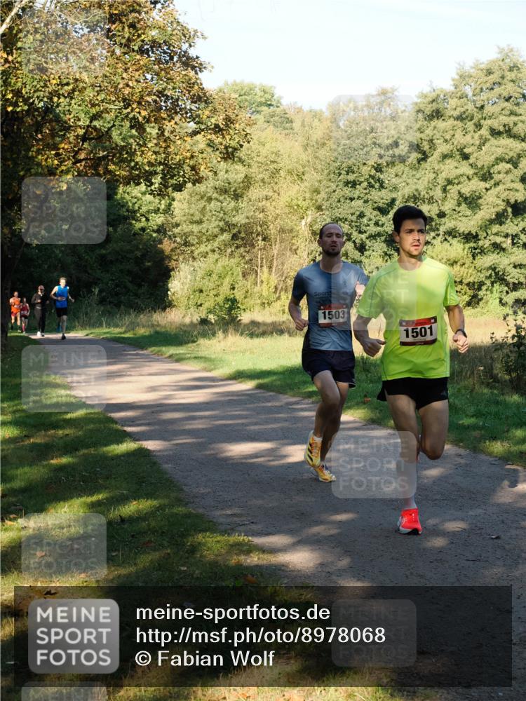 28.09.2025 - 33. Volkslauf durch das schöne Alstertal Fabian Wolf http://msf.ph/oto/8978068 28.09.2025 10:03:14 Laufen 1503, 1501 meine-sportfotos.de