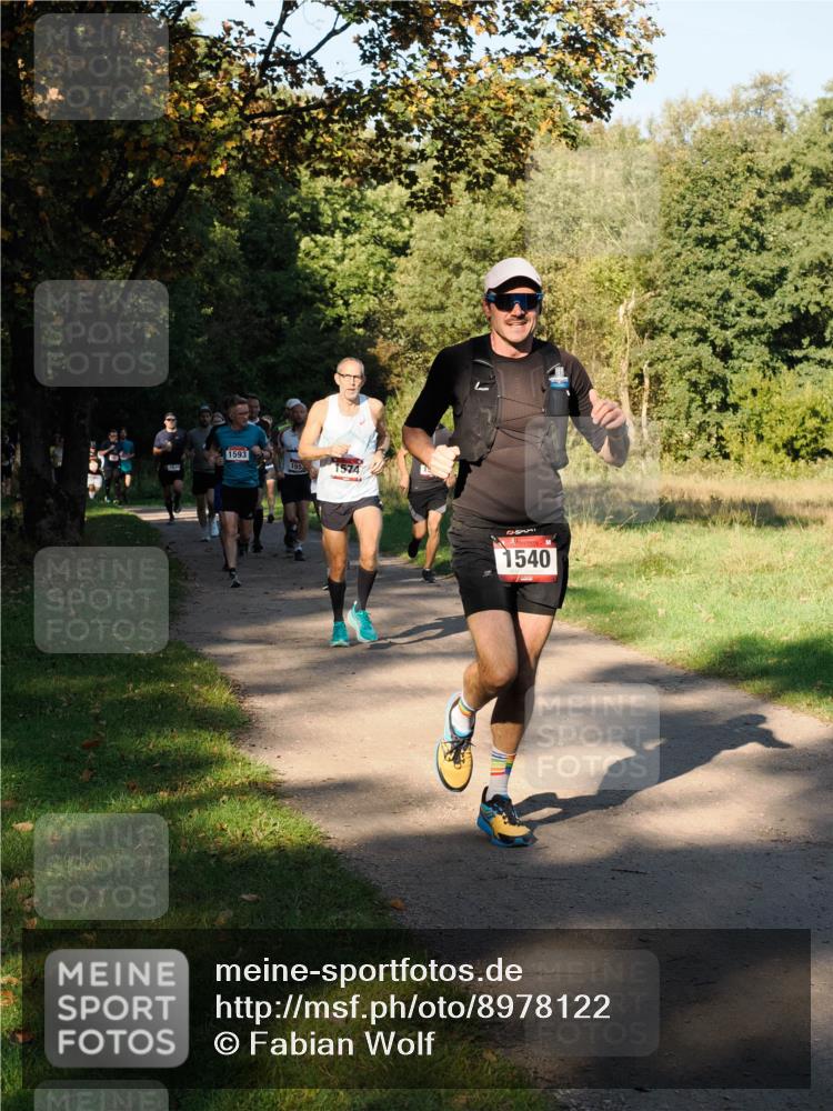 28.09.2025 - 33. Volkslauf durch das schöne Alstertal Fabian Wolf http://msf.ph/oto/8978122 28.09.2025 10:04:15 Laufen 1593, 155, 1574, 1540 meine-sportfotos.de