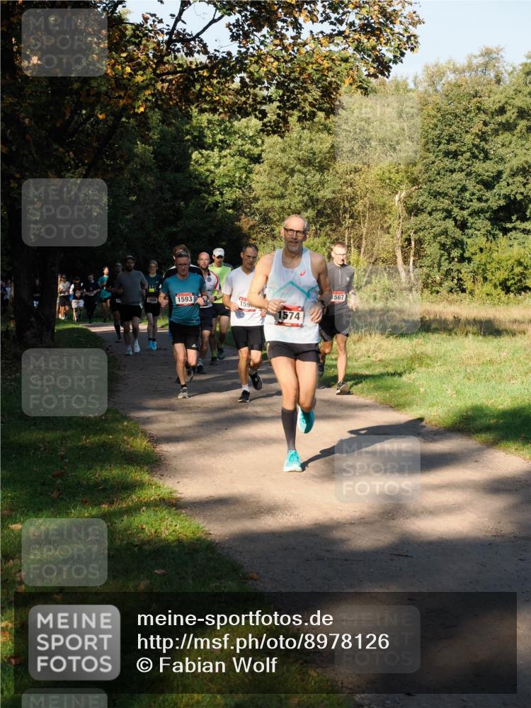 28.09.2025 - 33. Volkslauf durch das schöne Alstertal Fabian Wolf http://msf.ph/oto/8978126 28.09.2025 10:04:17 Laufen 0, 2, 5, 1567, 10081, 1593, 1596, 1574 meine-sportfotos.de