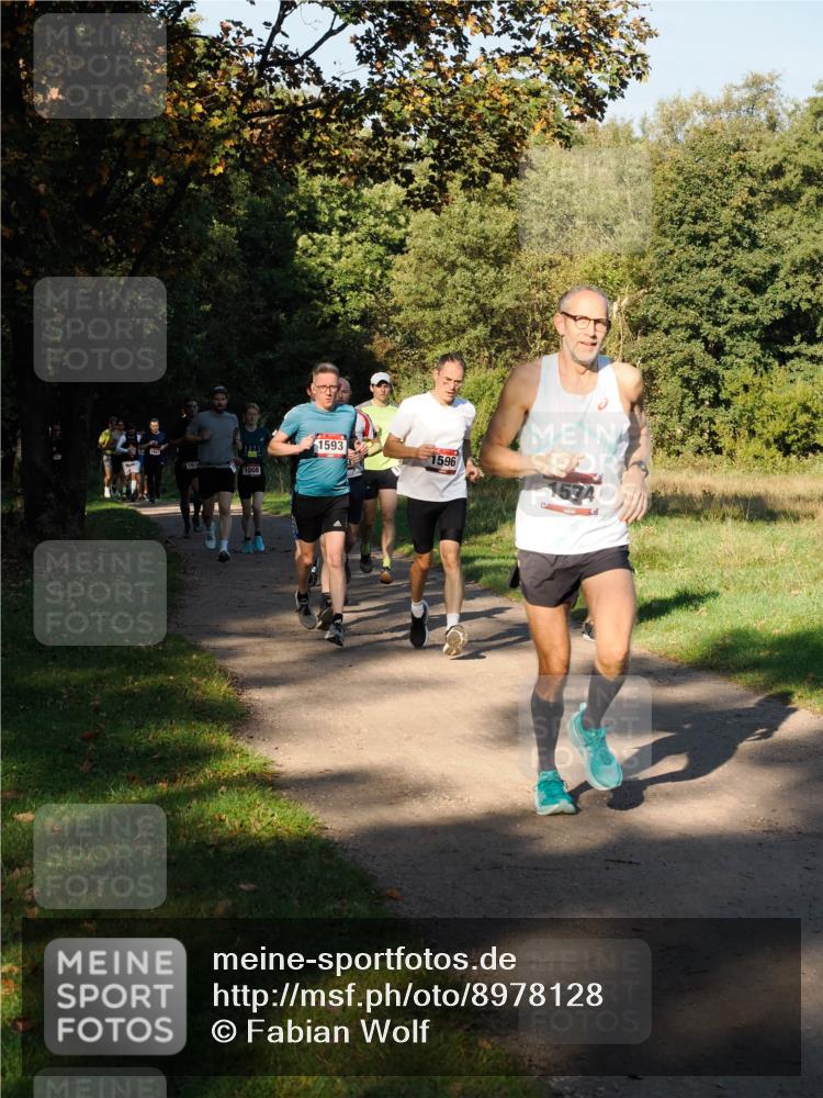 28.09.2025 - 33. Volkslauf durch das schöne Alstertal Fabian Wolf http://msf.ph/oto/8978128 28.09.2025 10:04:17 Laufen 163, 1008, 1593, 1596, 1574 meine-sportfotos.de