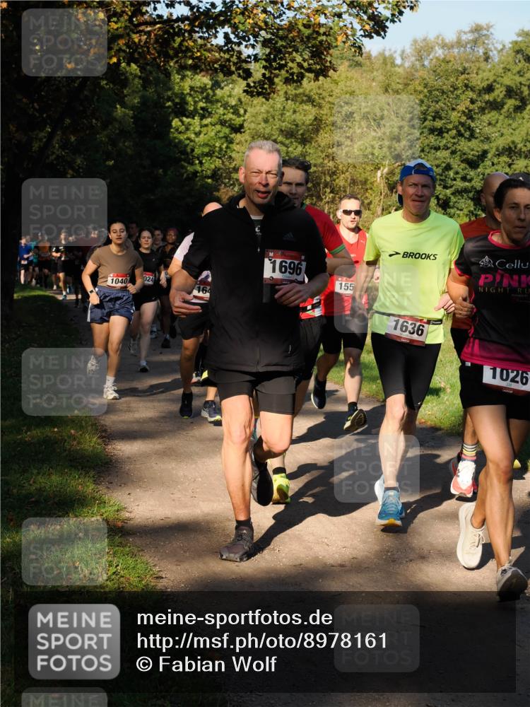 28.09.2025 - 33. Volkslauf durch das schöne Alstertal Fabian Wolf http://msf.ph/oto/8978161 28.09.2025 10:04:41 Laufen 024, 1040, 164, 1696, 155, 1636, 1026 meine-sportfotos.de