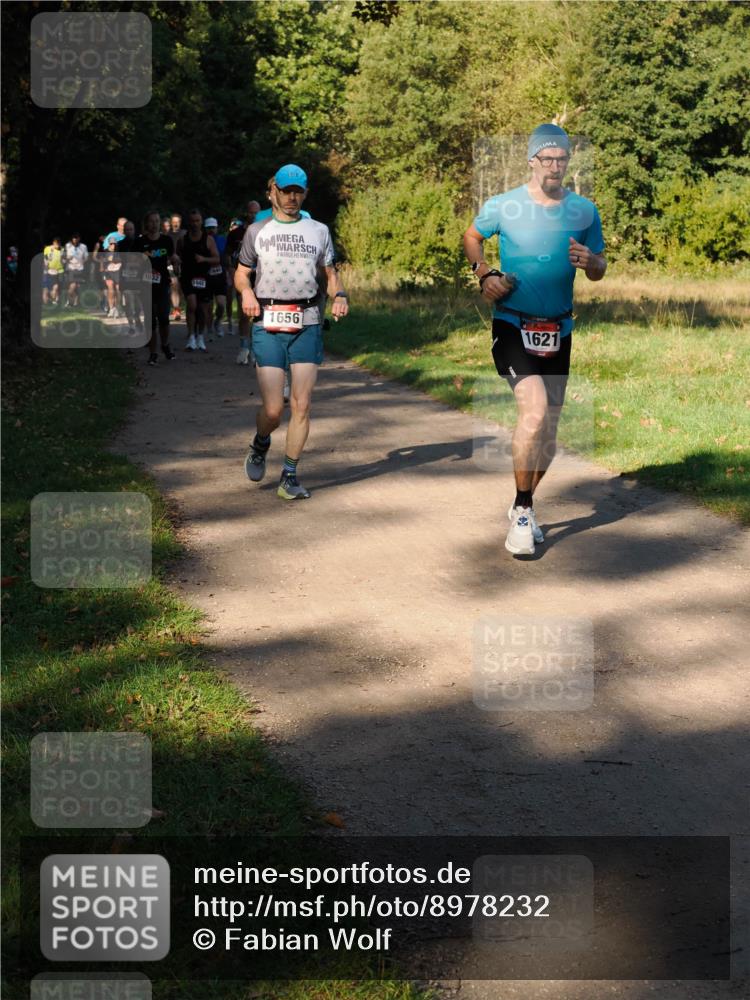 28.09.2025 - 33. Volkslauf durch das schöne Alstertal Fabian Wolf http://msf.ph/oto/8978232 28.09.2025 10:05:10 Laufen 1032, 1642, 1656, 1621 meine-sportfotos.de