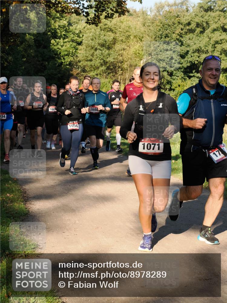 28.09.2025 - 33. Volkslauf durch das schöne Alstertal Fabian Wolf http://msf.ph/oto/8978289 28.09.2025 10:05:32 Laufen 034, 23, 90, 108, 1056, 1688, 1071, 17 meine-sportfotos.de