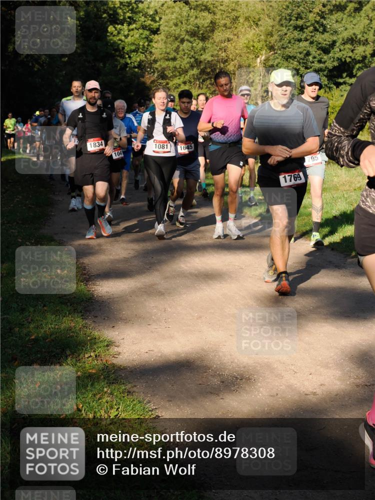 28.09.2025 - 33. Volkslauf durch das schöne Alstertal Fabian Wolf http://msf.ph/oto/8978308 28.09.2025 10:05:40 Laufen 1035, 1834, 104, 1081, 1645, 1769, 795 meine-sportfotos.de