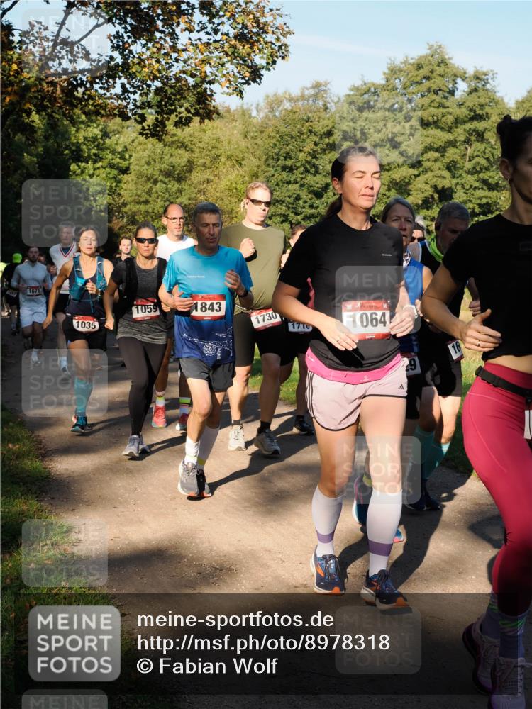 28.09.2025 - 33. Volkslauf durch das schöne Alstertal Fabian Wolf http://msf.ph/oto/8978318 28.09.2025 10:05:46 Laufen 1671, 1059, 1843, 1035, 1730, 1710, 1064, 29 meine-sportfotos.de