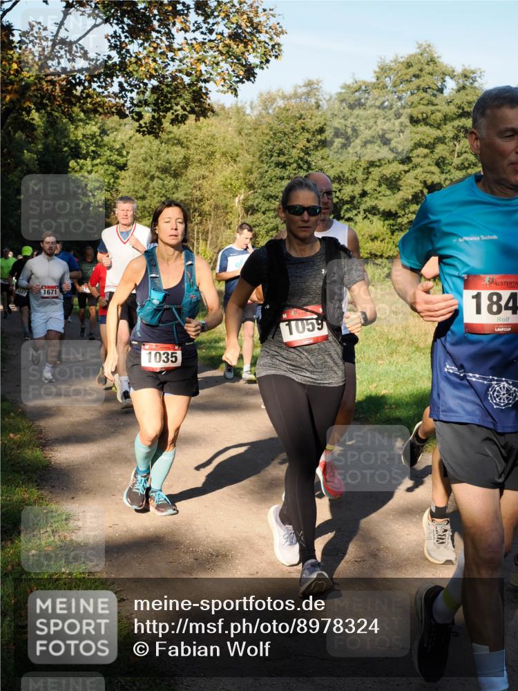 28.09.2025 - 33. Volkslauf durch das schöne Alstertal Fabian Wolf http://msf.ph/oto/8978324 28.09.2025 10:05:47 Laufen 1671, 1035, 1059, 184 meine-sportfotos.de