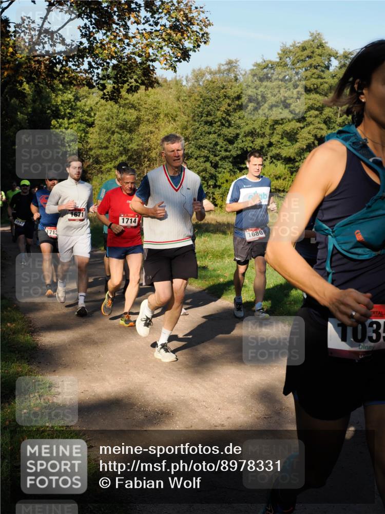 28.09.2025 - 33. Volkslauf durch das schöne Alstertal Fabian Wolf http://msf.ph/oto/8978331 28.09.2025 10:05:49 Laufen 1697, 1713, 1671, 1714, 1680, 035 meine-sportfotos.de