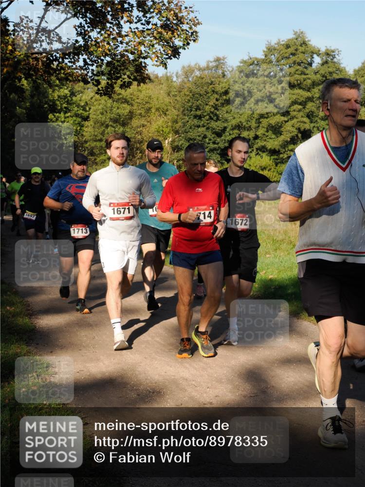 28.09.2025 - 33. Volkslauf durch das schöne Alstertal Fabian Wolf http://msf.ph/oto/8978335 28.09.2025 10:05:50 Laufen 1697, 1713, 1671, 14, 1672 meine-sportfotos.de