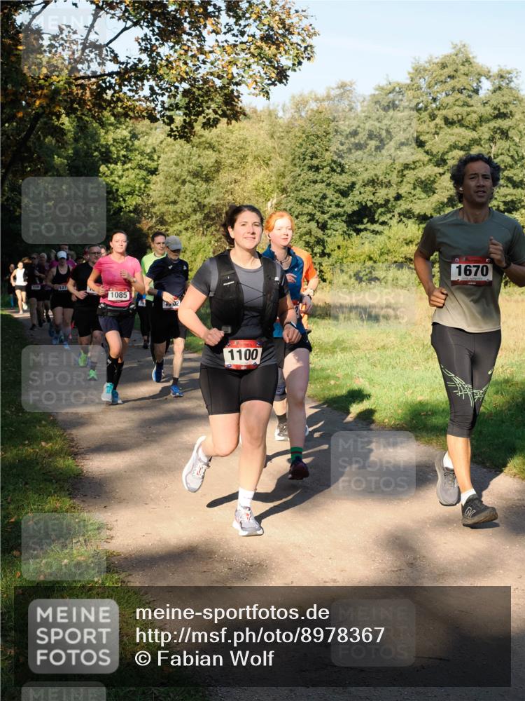 28.09.2025 - 33. Volkslauf durch das schöne Alstertal Fabian Wolf http://msf.ph/oto/8978367 28.09.2025 10:06:04 Laufen 1108, 107, 1085, 02, 1100, 1670 meine-sportfotos.de