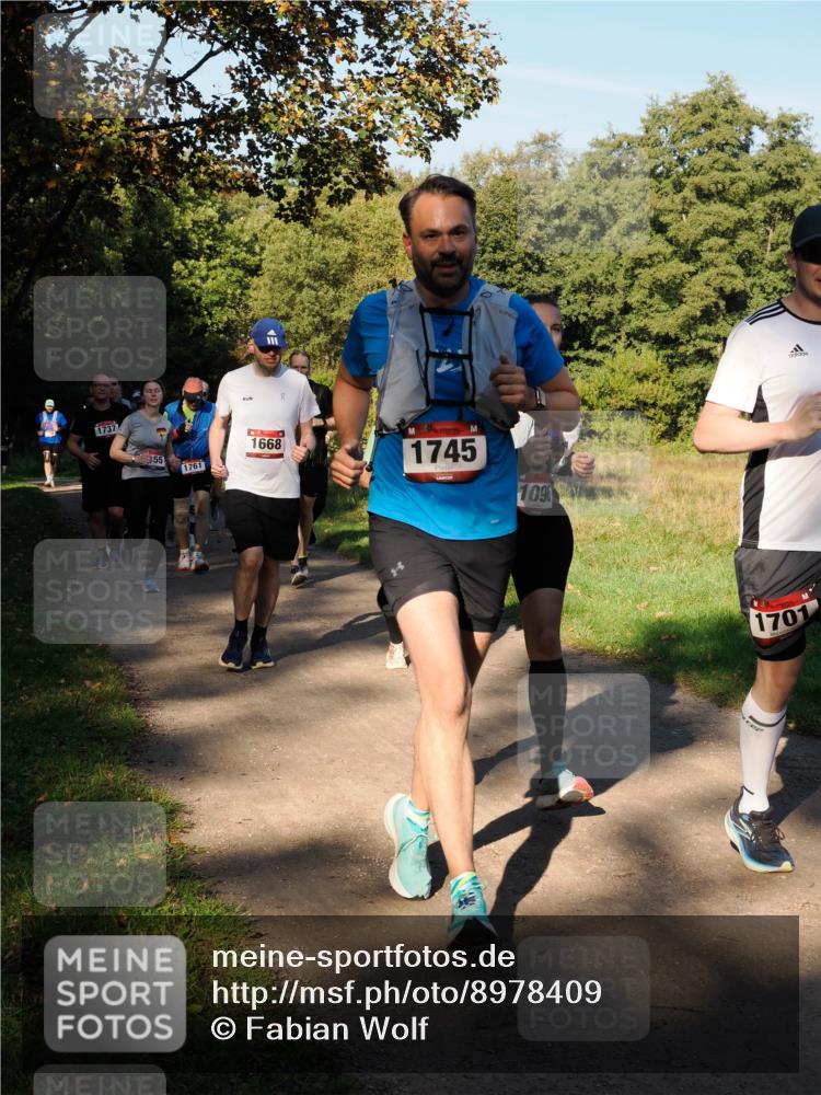 28.09.2025 - 33. Volkslauf durch das schöne Alstertal Fabian Wolf http://msf.ph/oto/8978409 28.09.2025 10:06:25 Laufen 1737, 55, 1761, 1668, 1745, 1096, 1701 meine-sportfotos.de