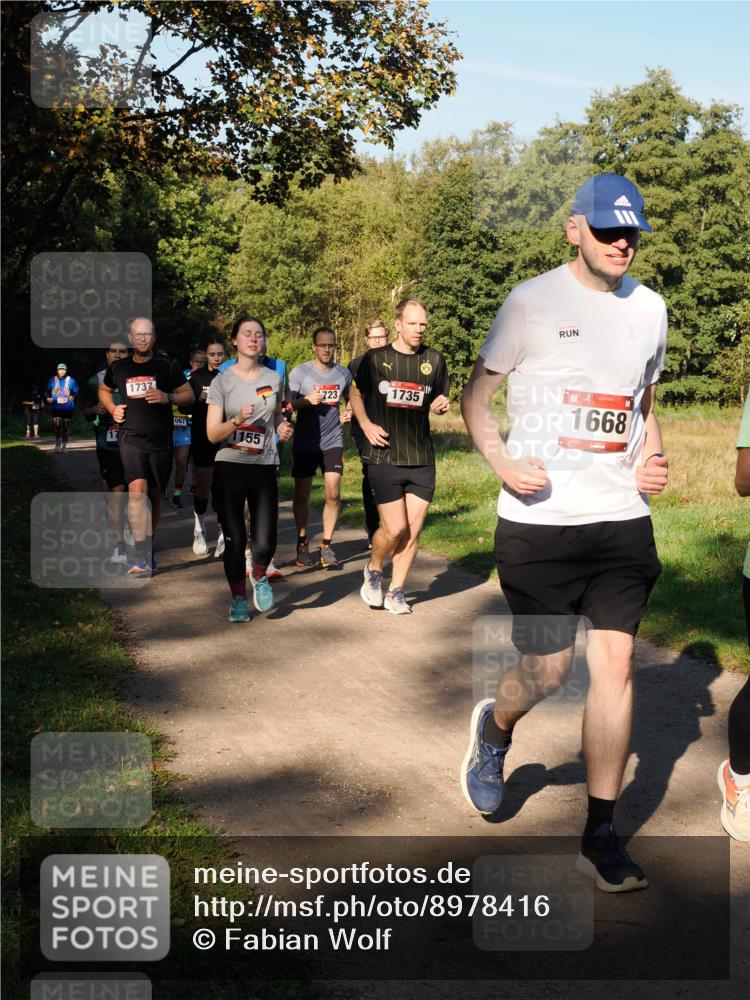 28.09.2025 - 33. Volkslauf durch das schöne Alstertal Fabian Wolf http://msf.ph/oto/8978416 28.09.2025 10:06:27 Laufen 1737, 17, 067, 155, 723, 1735, 1668 meine-sportfotos.de