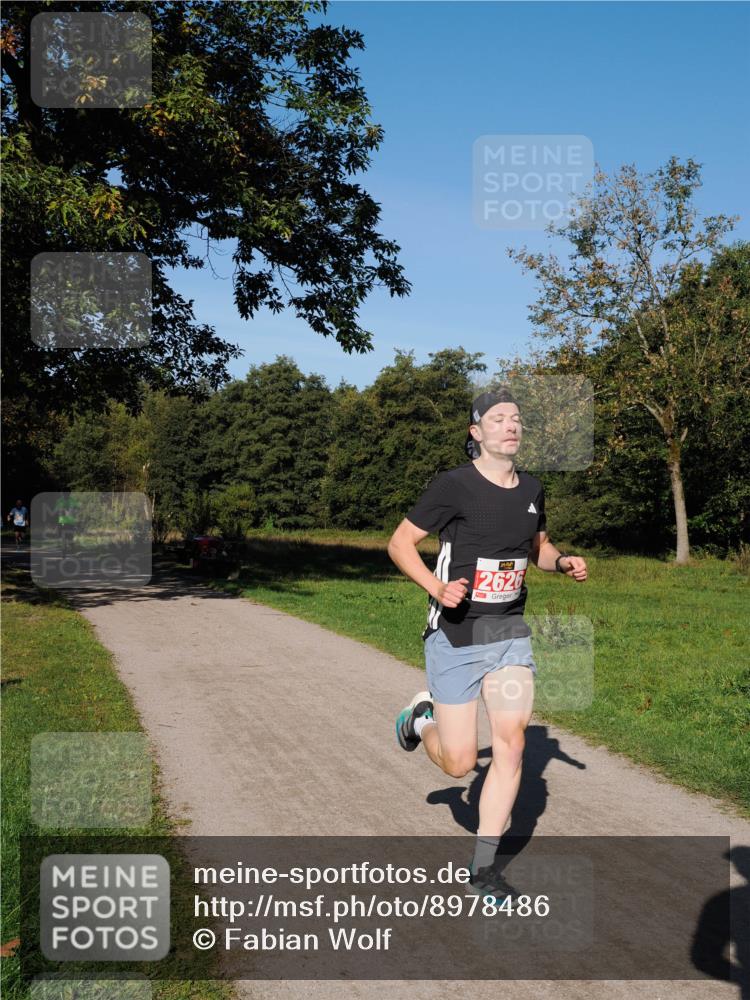 28.09.2025 - 33. Volkslauf durch das schöne Alstertal Fabian Wolf http://msf.ph/oto/8978486 28.09.2025 10:23:20 Laufen 2626 meine-sportfotos.de