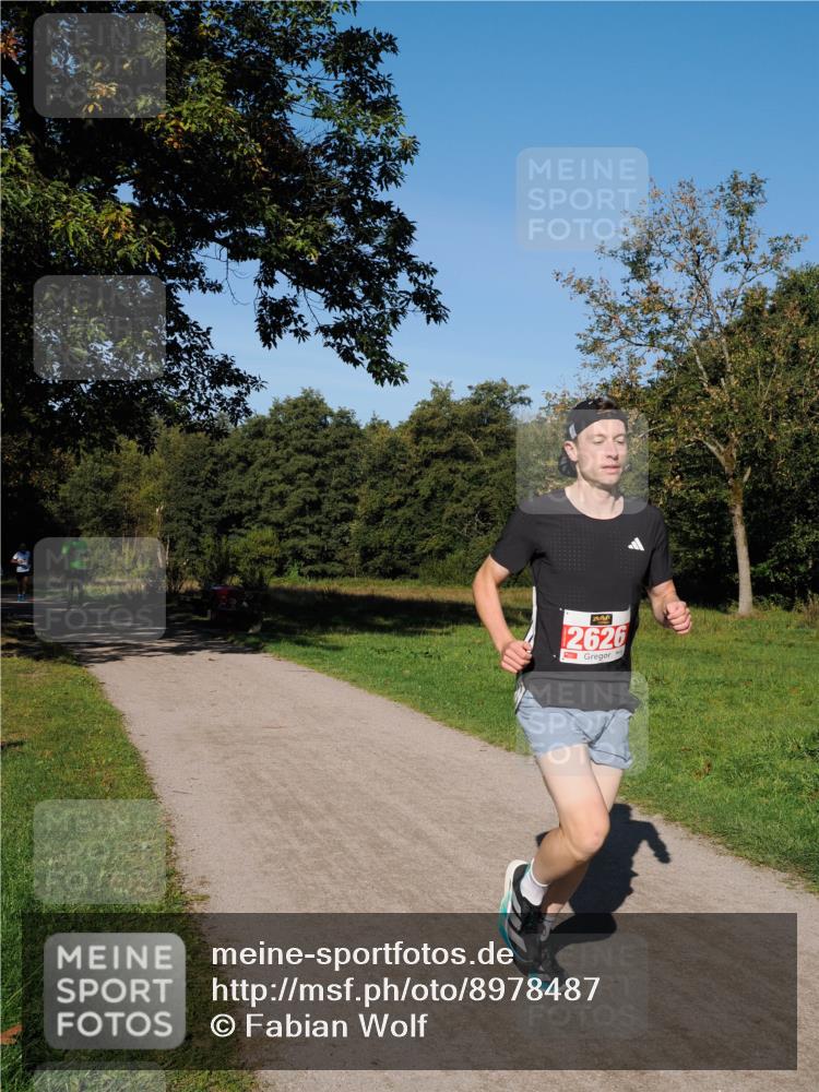 28.09.2025 - 33. Volkslauf durch das schöne Alstertal Fabian Wolf http://msf.ph/oto/8978487 28.09.2025 10:23:20 Laufen 2626 meine-sportfotos.de