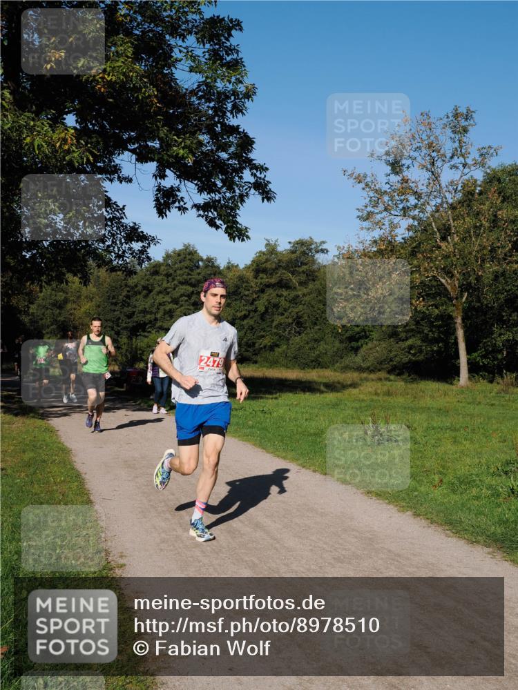 28.09.2025 - 33. Volkslauf durch das schöne Alstertal Fabian Wolf http://msf.ph/oto/8978510 28.09.2025 10:23:34 Laufen 2479 meine-sportfotos.de