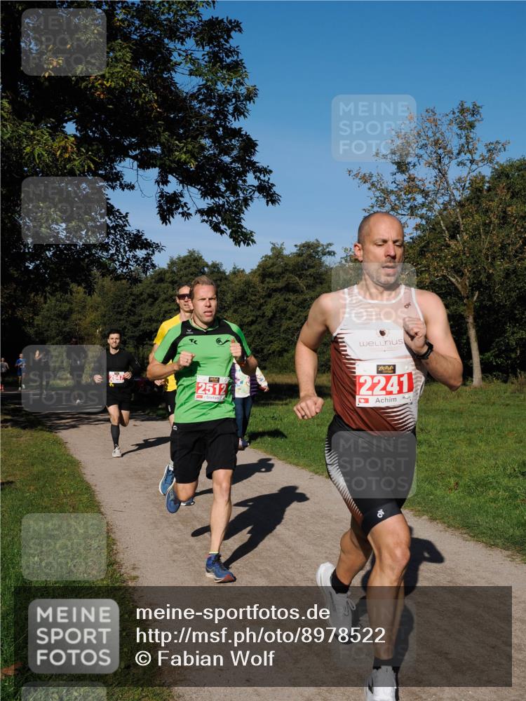 28.09.2025 - 33. Volkslauf durch das schöne Alstertal Fabian Wolf http://msf.ph/oto/8978522 28.09.2025 10:23:38 Laufen 2512, 2241 meine-sportfotos.de