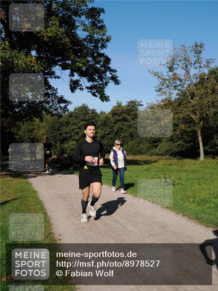 28.09.2025 - 33. Volkslauf durch das schöne Alstertal Fabian Wolf http://msf.ph/oto/8978527 28.09.2025 10:23:40 Laufen  meine-sportfotos.de