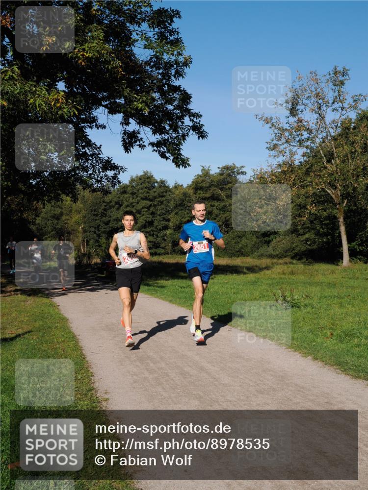 28.09.2025 - 33. Volkslauf durch das schöne Alstertal Fabian Wolf http://msf.ph/oto/8978535 28.09.2025 10:23:47 Laufen 2651 meine-sportfotos.de