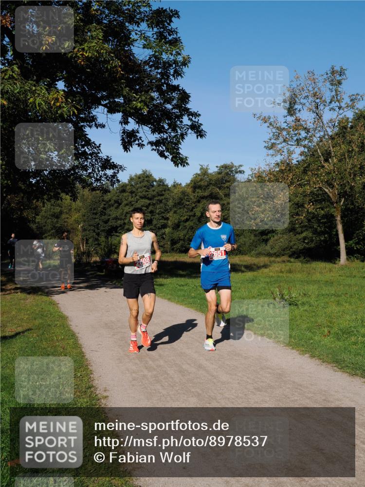 28.09.2025 - 33. Volkslauf durch das schöne Alstertal Fabian Wolf http://msf.ph/oto/8978537 28.09.2025 10:23:48 Laufen  meine-sportfotos.de