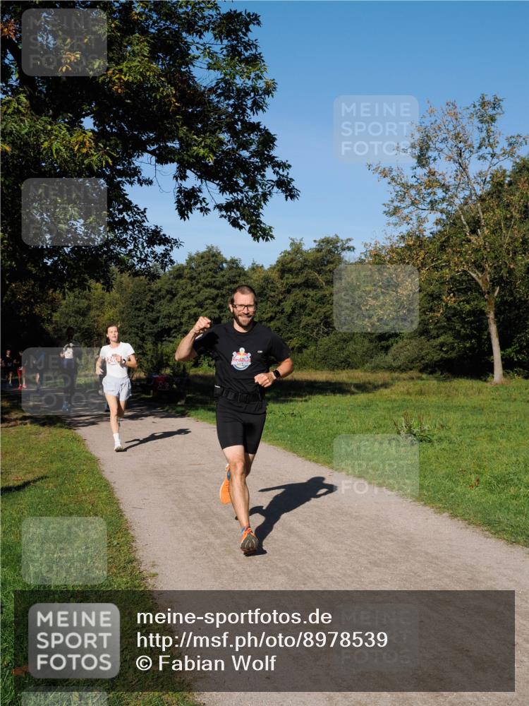 28.09.2025 - 33. Volkslauf durch das schöne Alstertal Fabian Wolf http://msf.ph/oto/8978539 28.09.2025 10:23:51 Laufen  meine-sportfotos.de