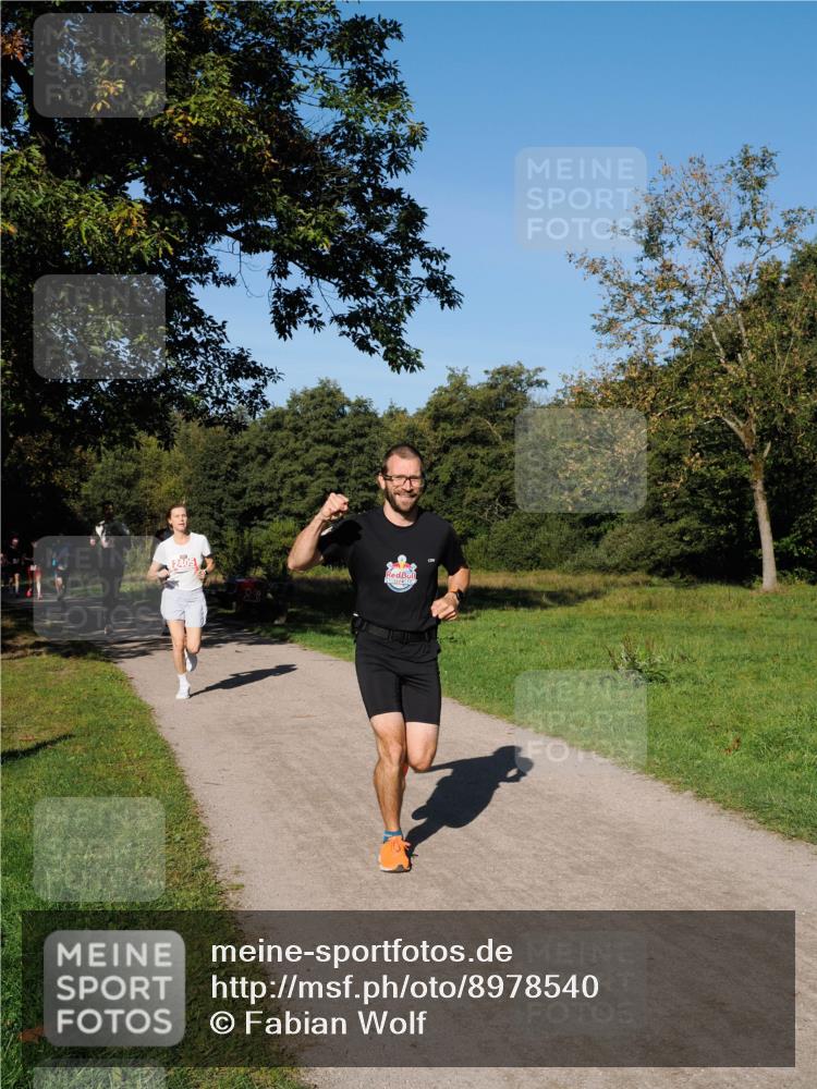 28.09.2025 - 33. Volkslauf durch das schöne Alstertal Fabian Wolf http://msf.ph/oto/8978540 28.09.2025 10:23:51 Laufen 2405 meine-sportfotos.de