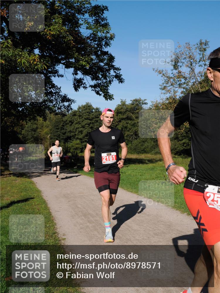 28.09.2025 - 33. Volkslauf durch das schöne Alstertal Fabian Wolf http://msf.ph/oto/8978571 28.09.2025 10:24:01 Laufen 2114, 2161, 2, 25 meine-sportfotos.de