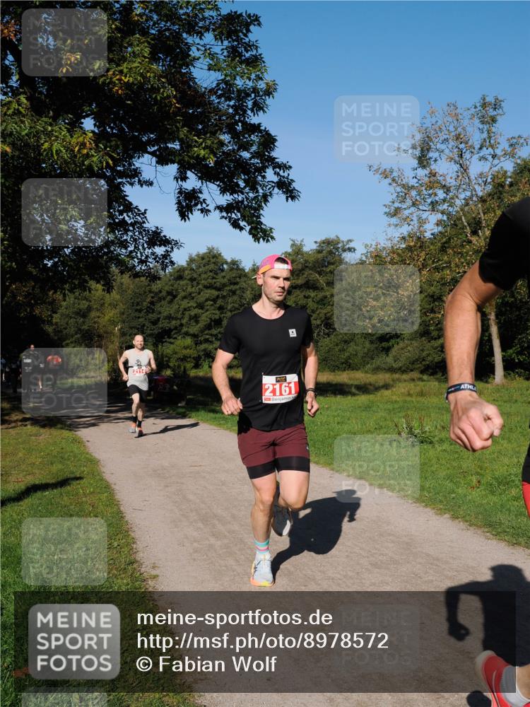 28.09.2025 - 33. Volkslauf durch das schöne Alstertal Fabian Wolf http://msf.ph/oto/8978572 28.09.2025 10:24:01 Laufen 2161 meine-sportfotos.de