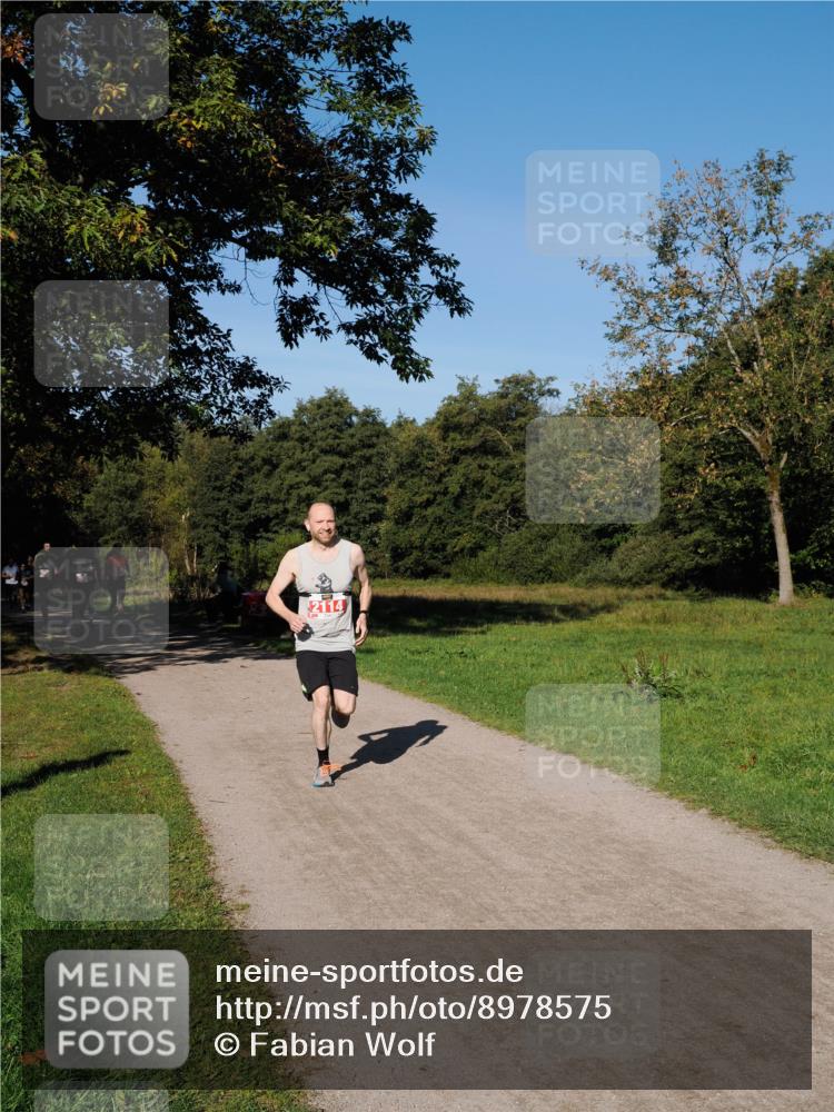 28.09.2025 - 33. Volkslauf durch das schöne Alstertal Fabian Wolf http://msf.ph/oto/8978575 28.09.2025 10:24:03 Laufen 2114 meine-sportfotos.de