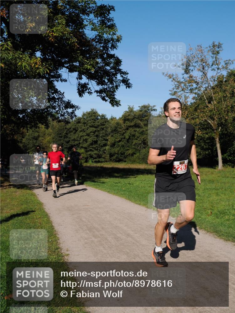 28.09.2025 - 33. Volkslauf durch das schöne Alstertal Fabian Wolf http://msf.ph/oto/8978616 28.09.2025 10:24:12 Laufen 2500, 2261 meine-sportfotos.de