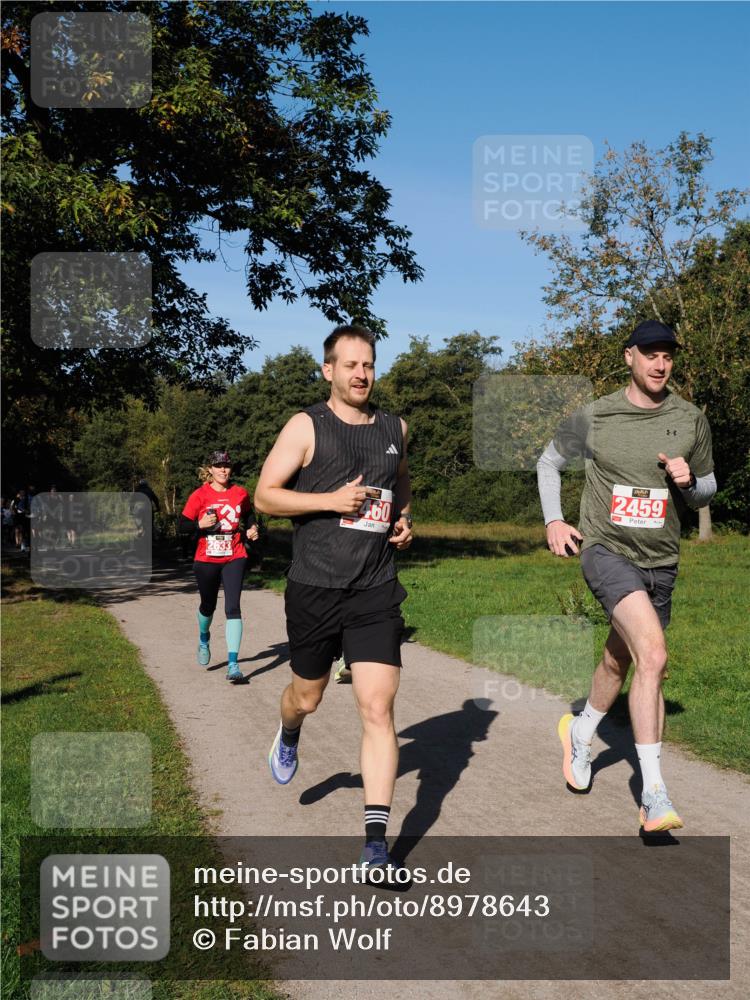 28.09.2025 - 33. Volkslauf durch das schöne Alstertal Fabian Wolf http://msf.ph/oto/8978643 28.09.2025 10:24:20 Laufen 2633, 460, 2459 meine-sportfotos.de