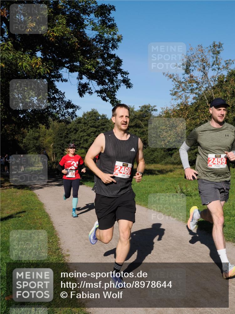 28.09.2025 - 33. Volkslauf durch das schöne Alstertal Fabian Wolf http://msf.ph/oto/8978644 28.09.2025 10:24:20 Laufen 2460, 2459 meine-sportfotos.de