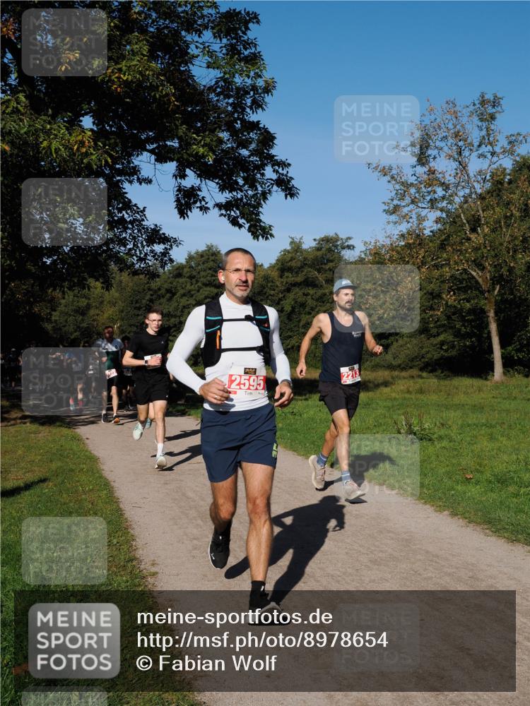 28.09.2025 - 33. Volkslauf durch das schöne Alstertal Fabian Wolf http://msf.ph/oto/8978654 28.09.2025 10:24:28 Laufen 2212, 2595, 2213 meine-sportfotos.de