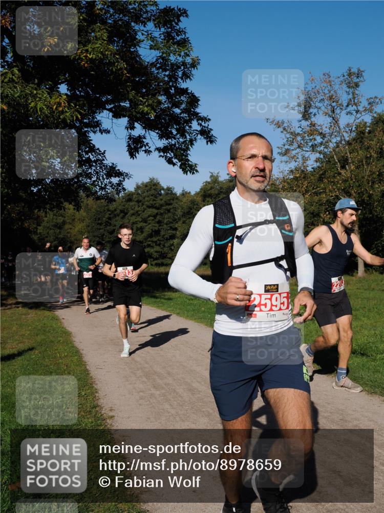 28.09.2025 - 33. Volkslauf durch das schöne Alstertal Fabian Wolf http://msf.ph/oto/8978659 28.09.2025 10:24:28 Laufen 2272, 2595, 2213 meine-sportfotos.de
