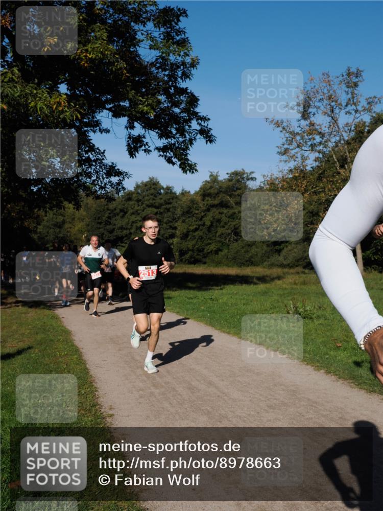 28.09.2025 - 33. Volkslauf durch das schöne Alstertal Fabian Wolf http://msf.ph/oto/8978663 28.09.2025 10:24:29 Laufen 2513 meine-sportfotos.de