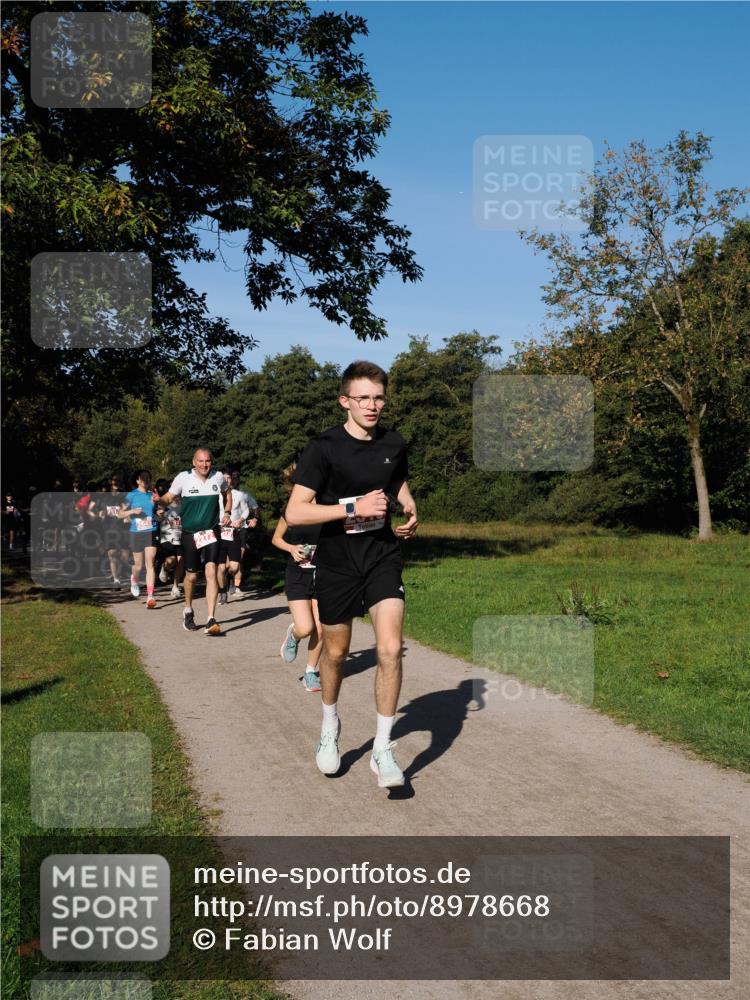 28.09.2025 - 33. Volkslauf durch das schöne Alstertal Fabian Wolf http://msf.ph/oto/8978668 28.09.2025 10:24:29 Laufen  meine-sportfotos.de