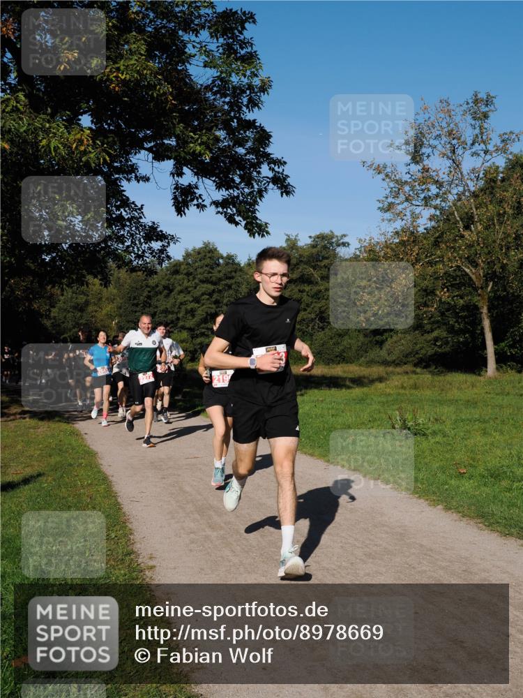 28.09.2025 - 33. Volkslauf durch das schöne Alstertal Fabian Wolf http://msf.ph/oto/8978669 28.09.2025 10:24:29 Laufen  meine-sportfotos.de
